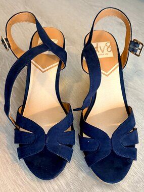 DV Navy and Gold Wedges